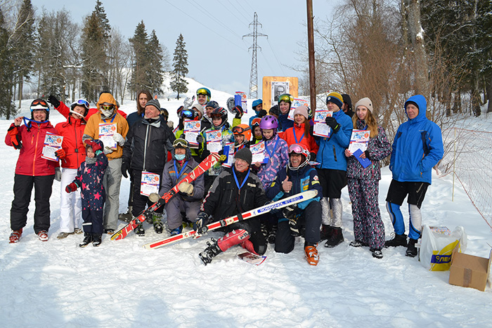 Общее фото участников открытого первенства ФЭИ по горным лыжам