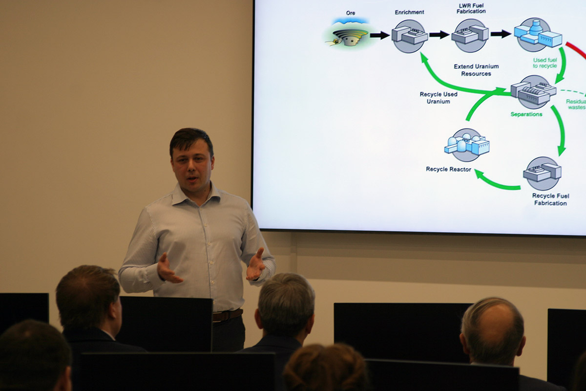 Участники получили возможность ознакомиться с современными технологиями и методами управления процессами на объектах атомной энергетики с быстрыми натриевыми реакторами.
