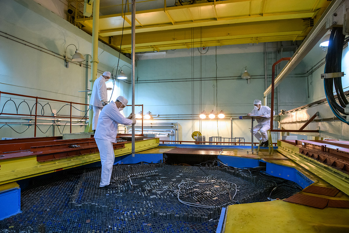 Комплекс критических стендов БФС является единственной в России и мире стендовой базой для экспериментального изучения нейтронно-физических характеристик активных зон