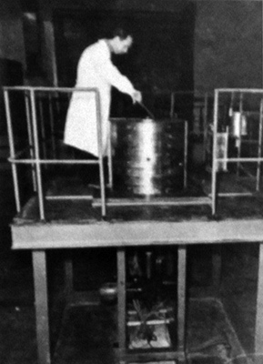 29 апреля 1955 года в ФЭИ был пущен первый в нашей стране экспериментальный реактор на быстрых нейтронах БР-1.